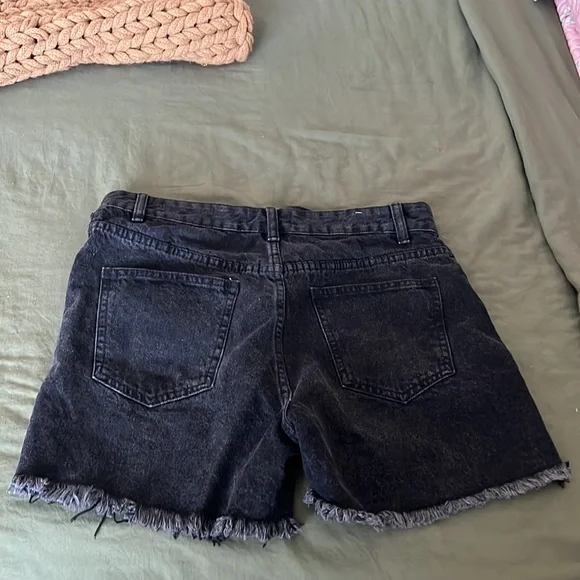 High Rise Ripped shorts - Picture 7 of 8